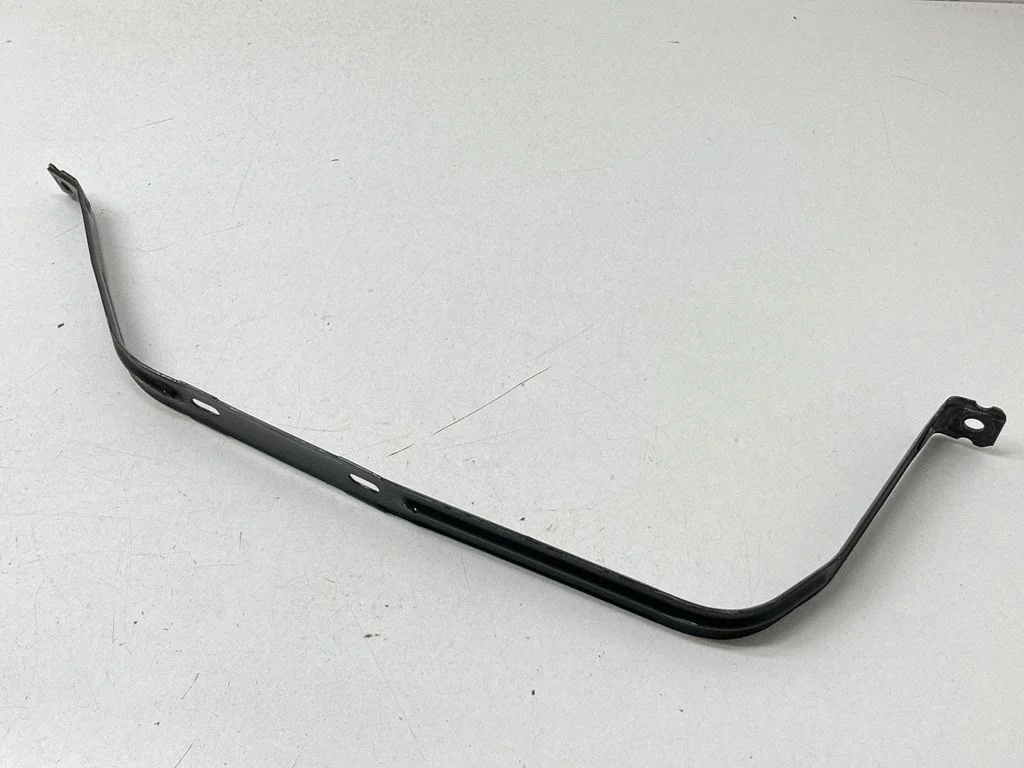 Fuel tank mounting bracket