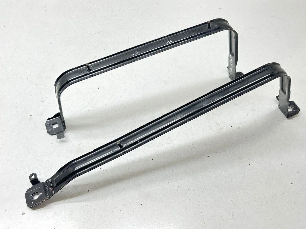 Fuel tank mounting bracket 68229311AA