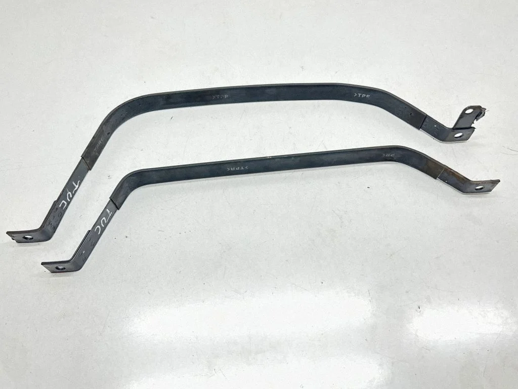 Fuel tank mounting bracket