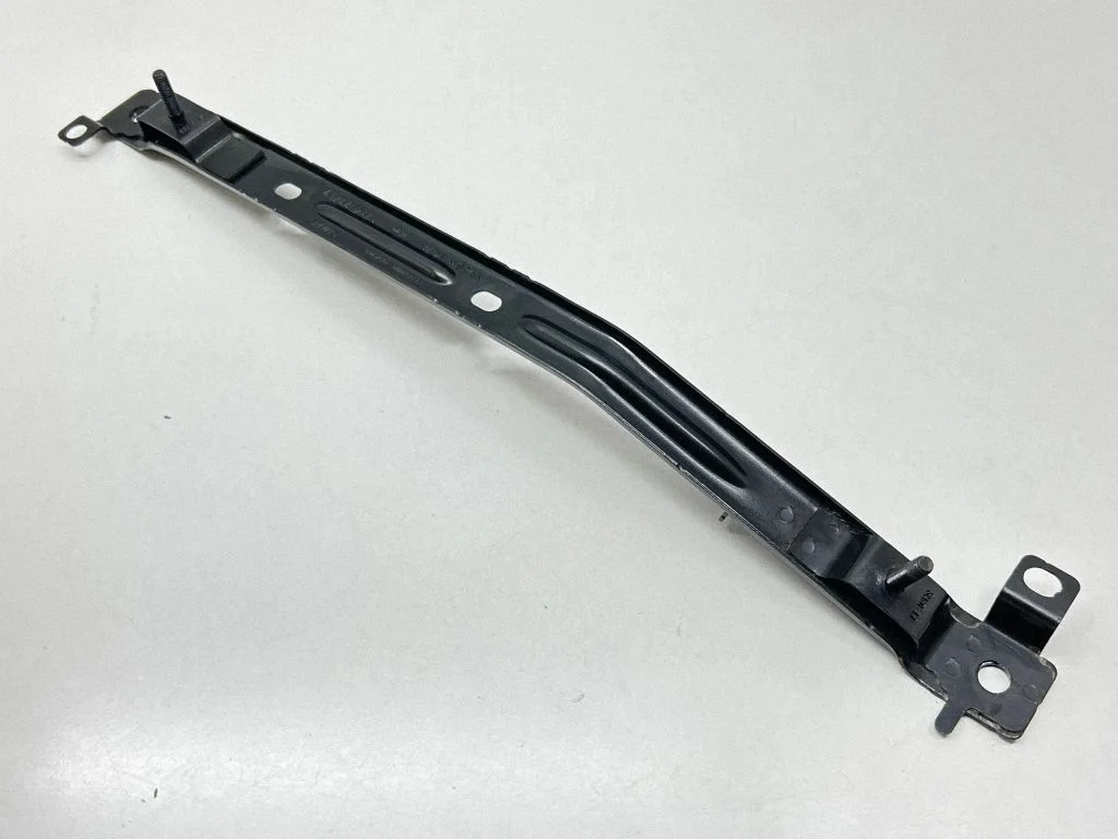 Fuel tank mounting bracket 31452608