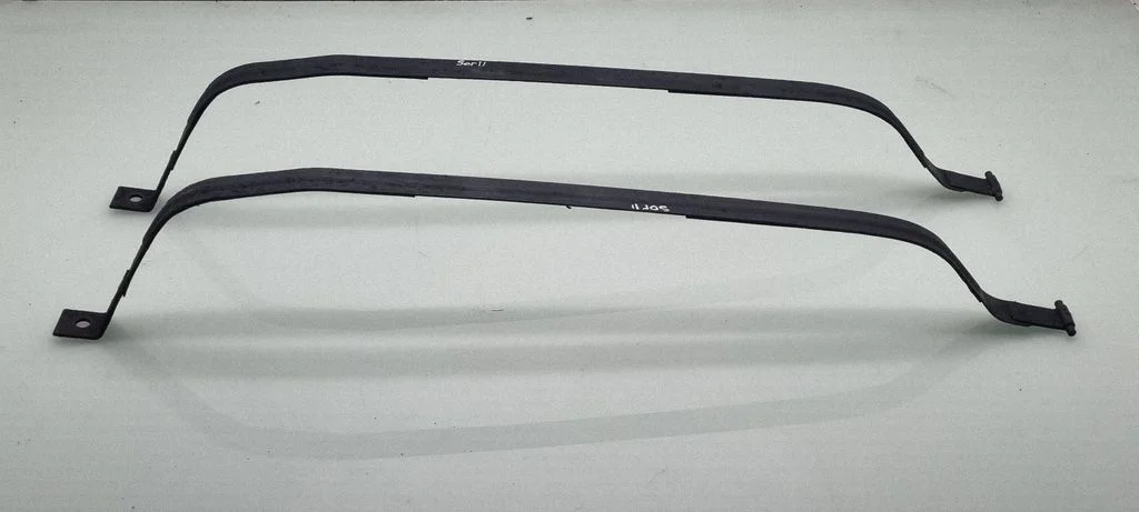 Fuel tank mounting bracket