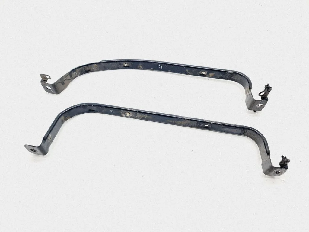 Fuel tank mounting bracket 31303698