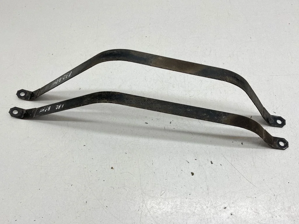 Fuel tank mounting bracket 174074EF0A