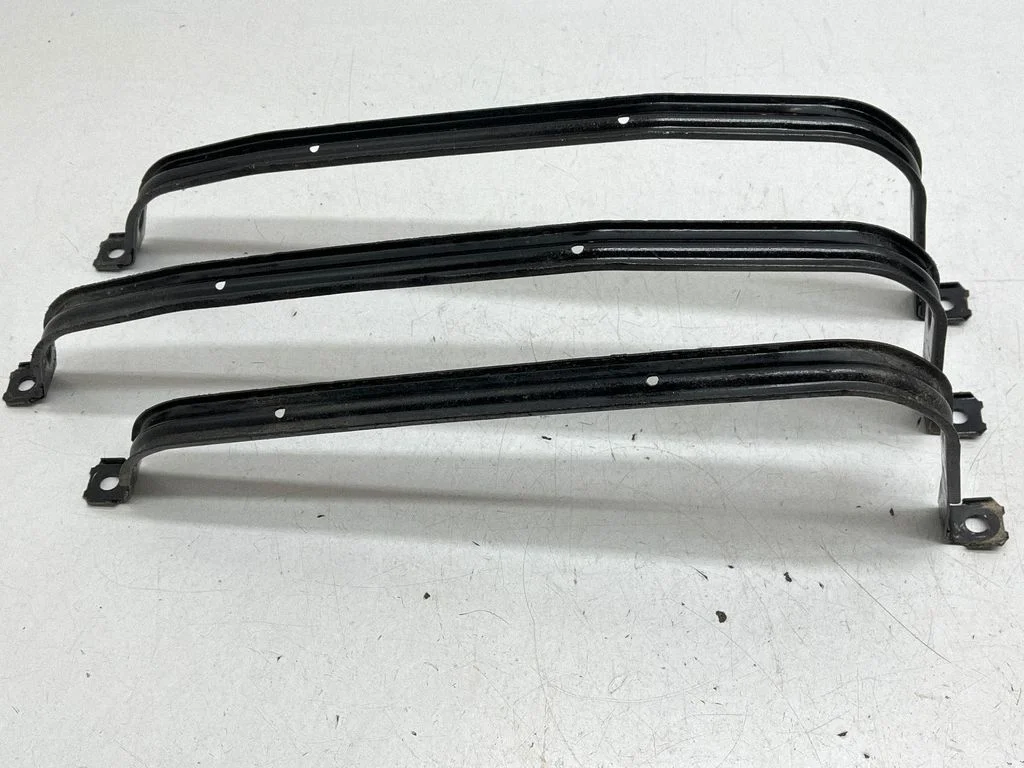 Fuel tank mounting bracket 7H0201654C