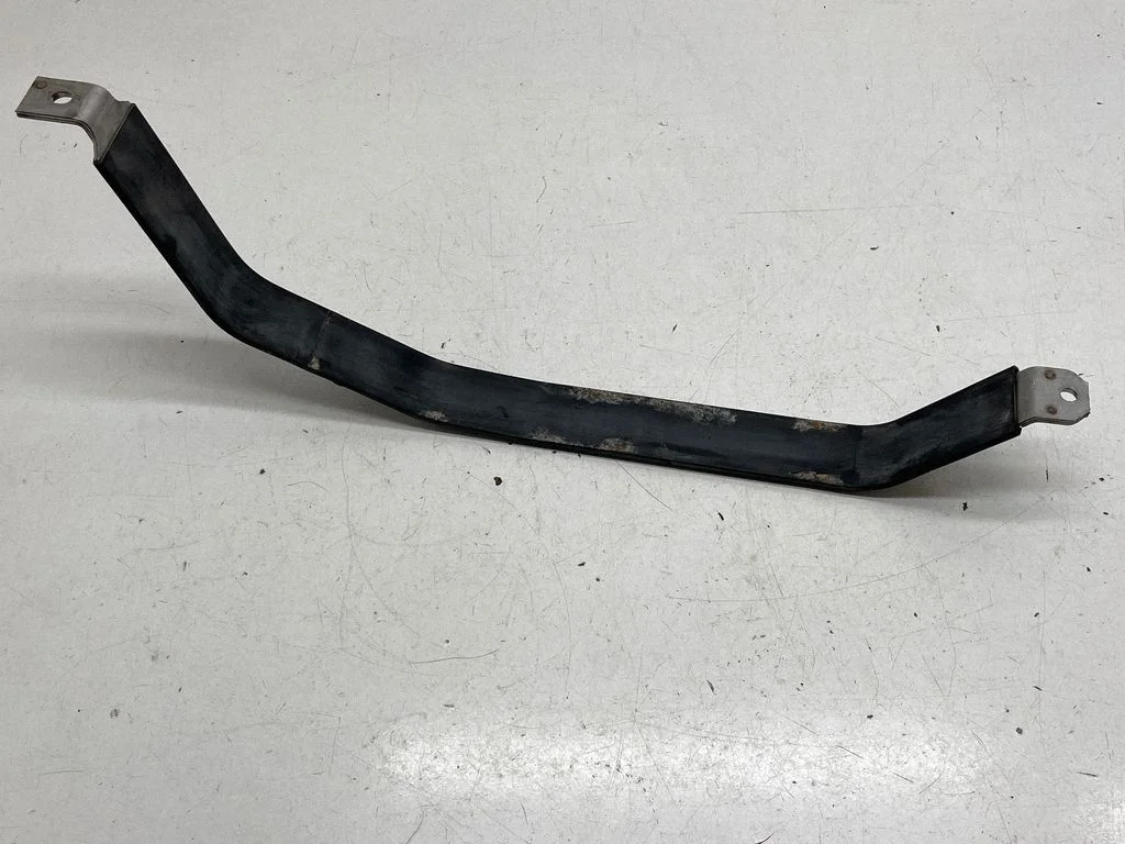 Fuel tank mounting bracket 1611