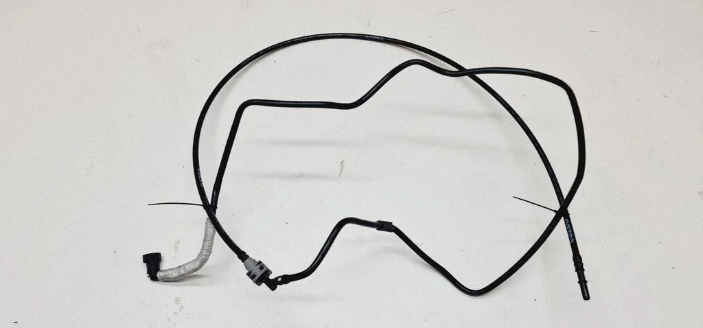 Fuel line pipe 31372356