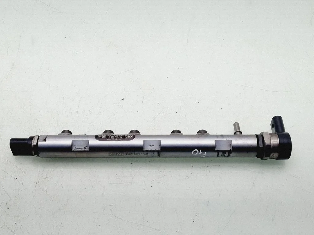 Fuel main line pipe 7809128