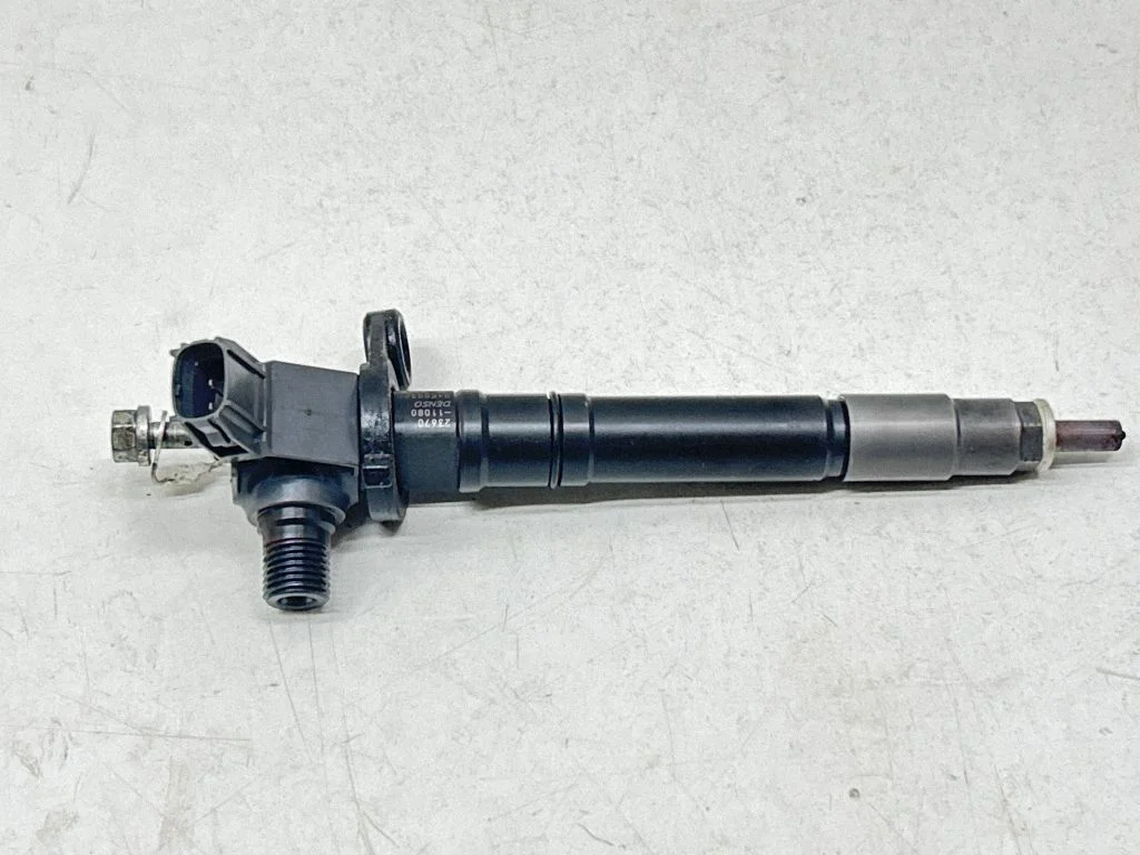 Fuel injector 23670-11080