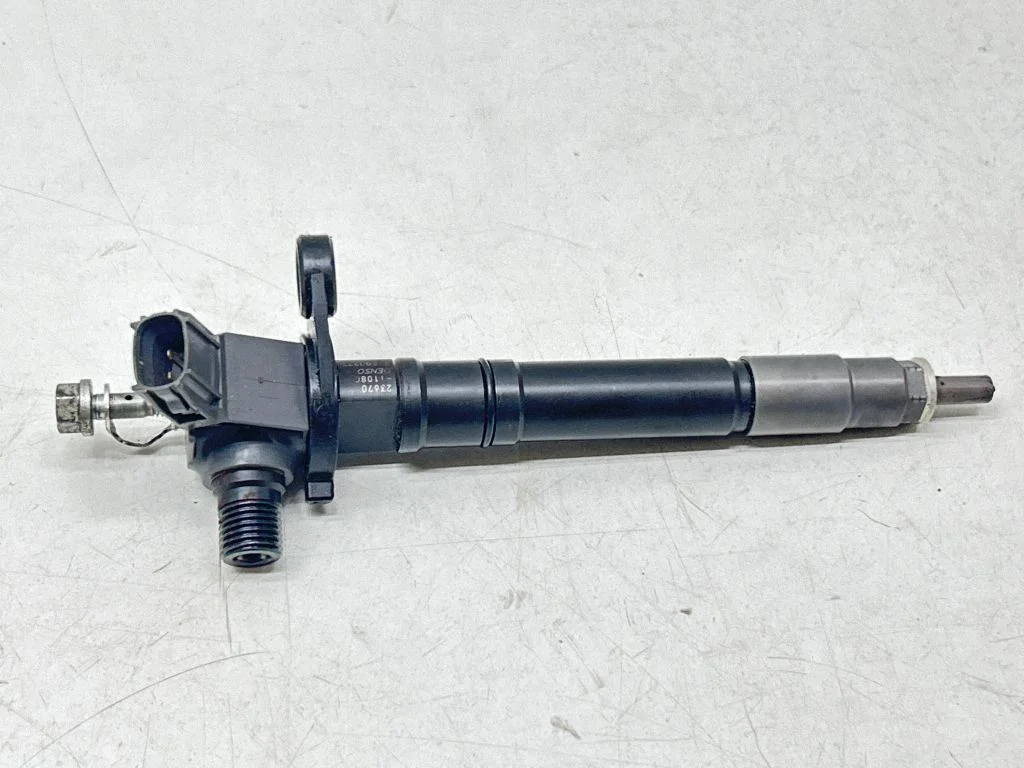Fuel injector 23670-11080