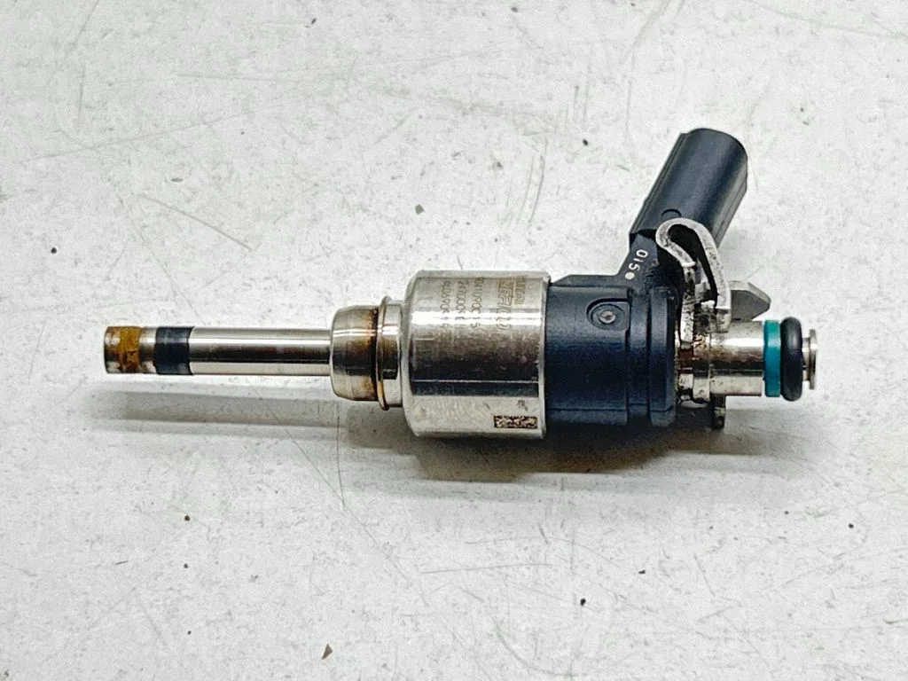 Fuel injector 353102M417