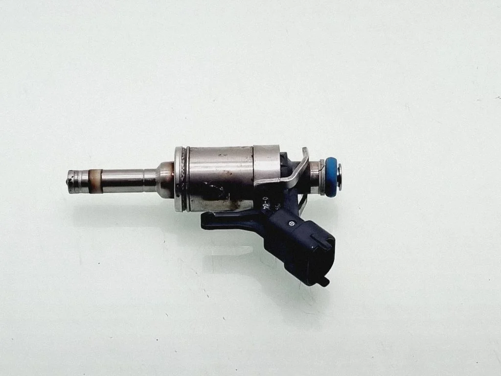 Fuel injector 7591623