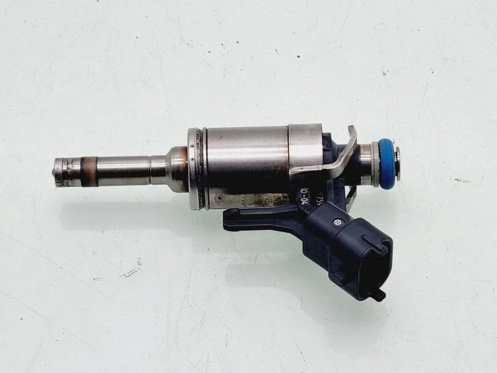 Fuel injector 7591623