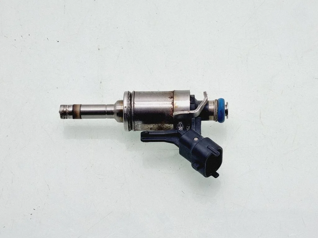 Fuel injector 7591623