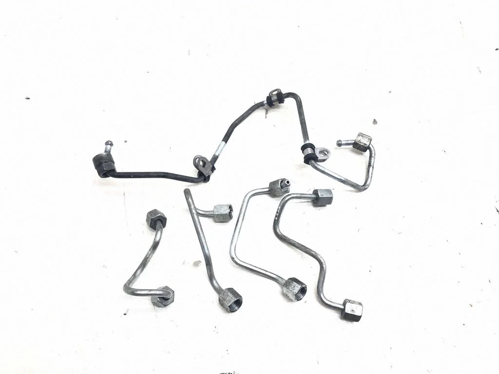 Fuel injector supply line/pipe