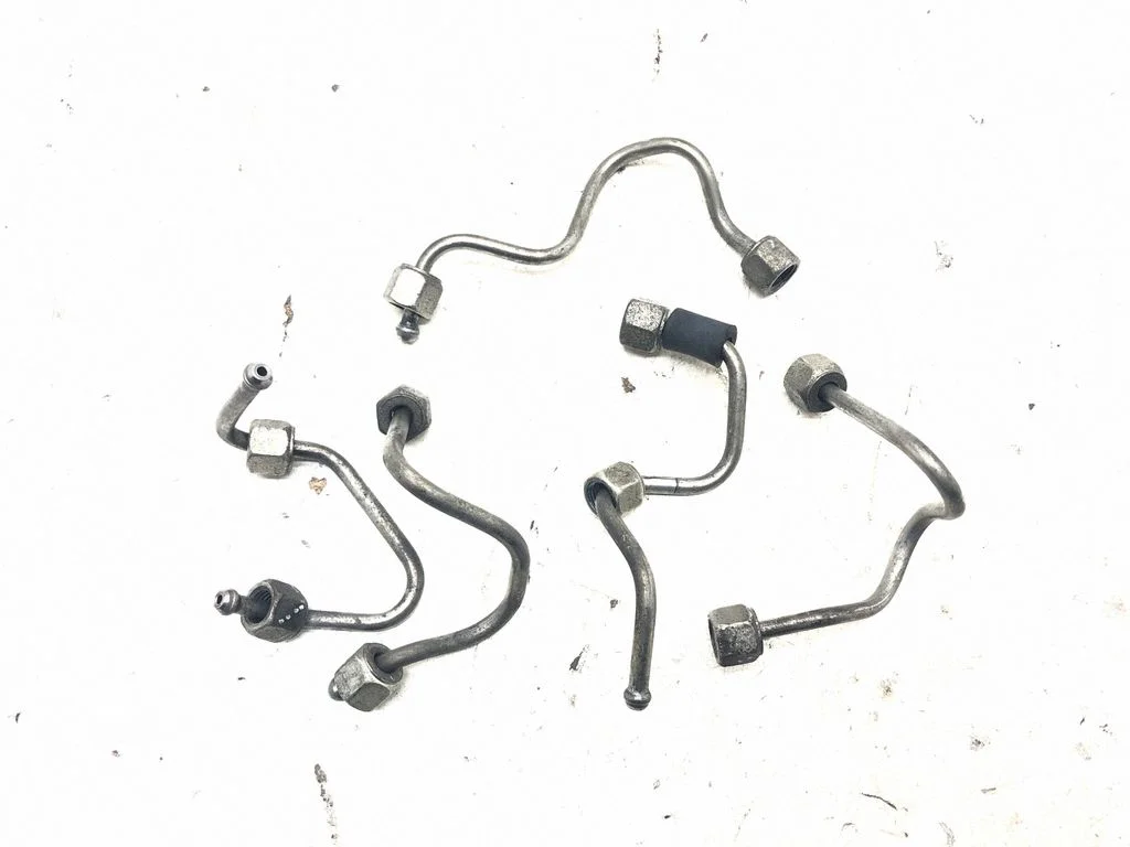 Fuel injector supply line/pipe