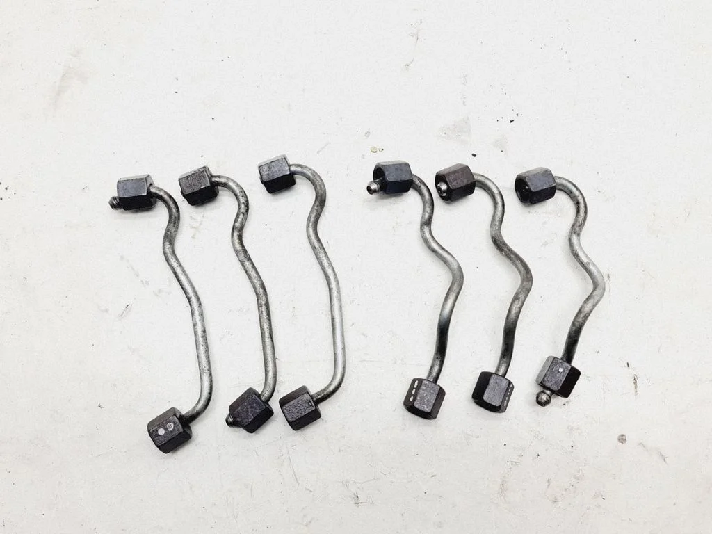 Fuel injector supply line/pipe
