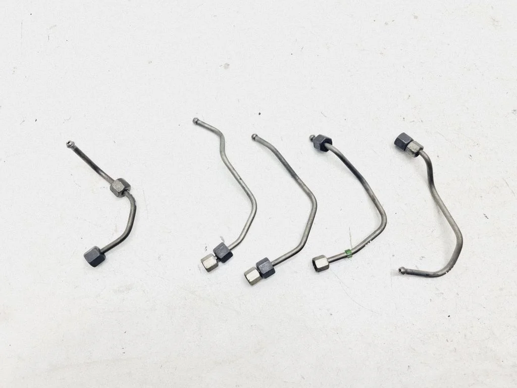 Fuel injector supply line/pipe