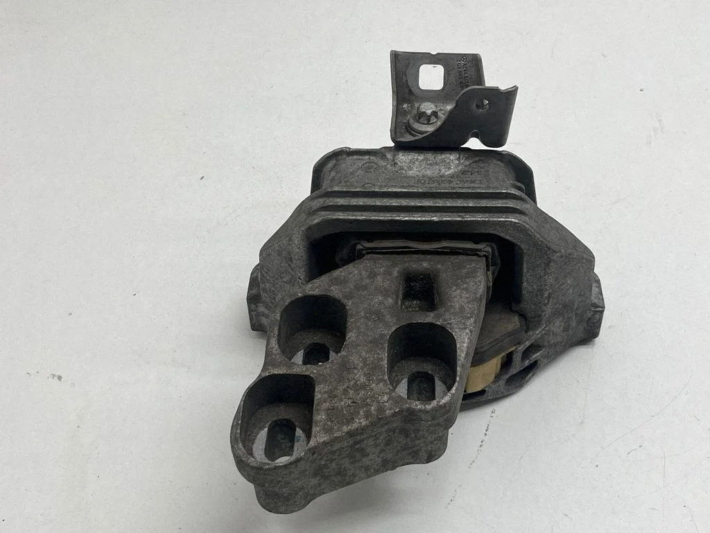 Engine mount bracket – Mercedes-Benz CLA-Class C117 X117 W117 (2013-2019)