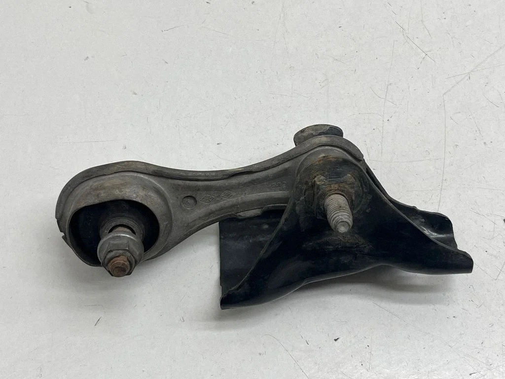 Engine mount bracket 112381035R – Renault Captur (2013-2020)