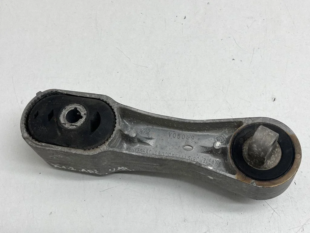 Engine mount bracket 17276810