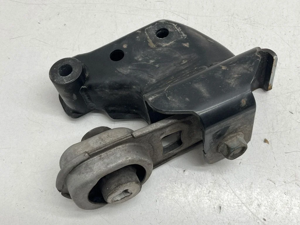 Engine mount bracket – Renault Kadjar (2015-)