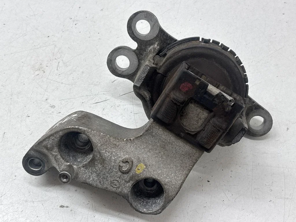 Engine mount bracket 740904