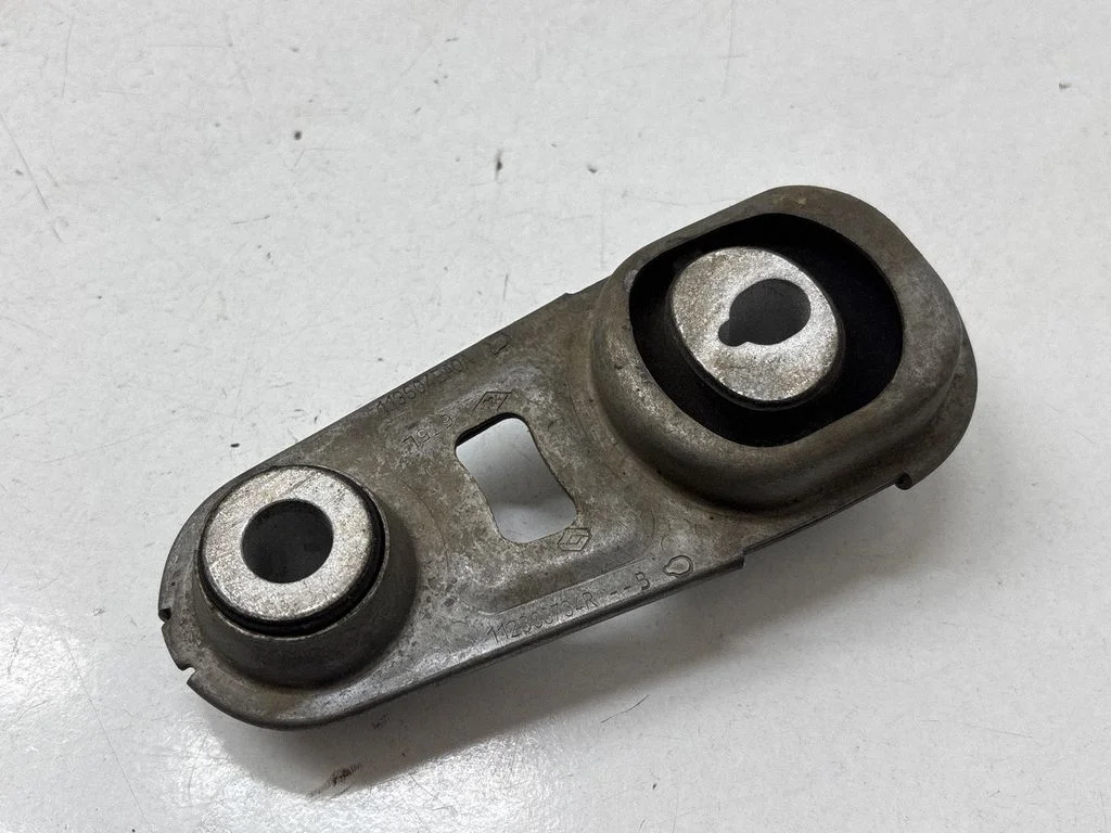 Engine mount bracket – Renault Megane Mégane Renault Sport III (IV Based) (2017-2023)