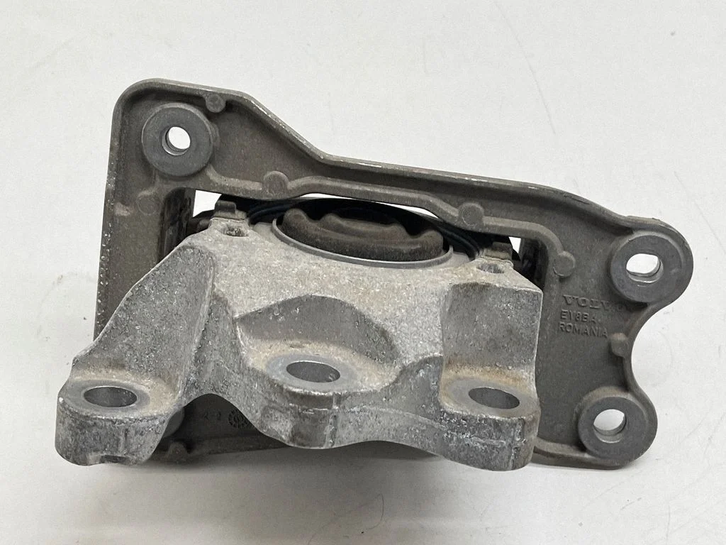 Engine mount bracket – front left