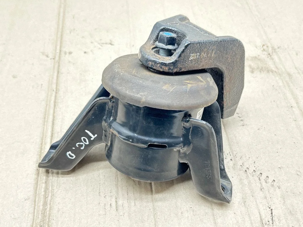 Engine mount bracket 21810D3200