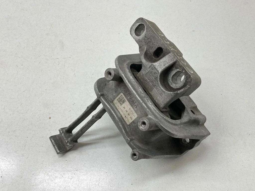 Engine mount bracket 5Q0199262DE
