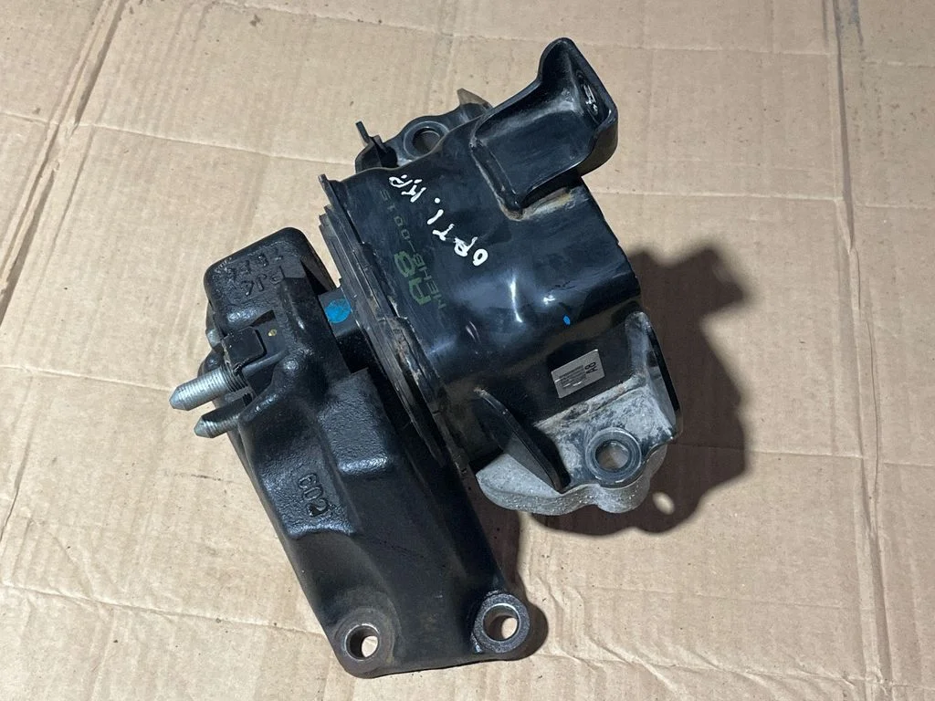 Engine mount bracket 21830A8000