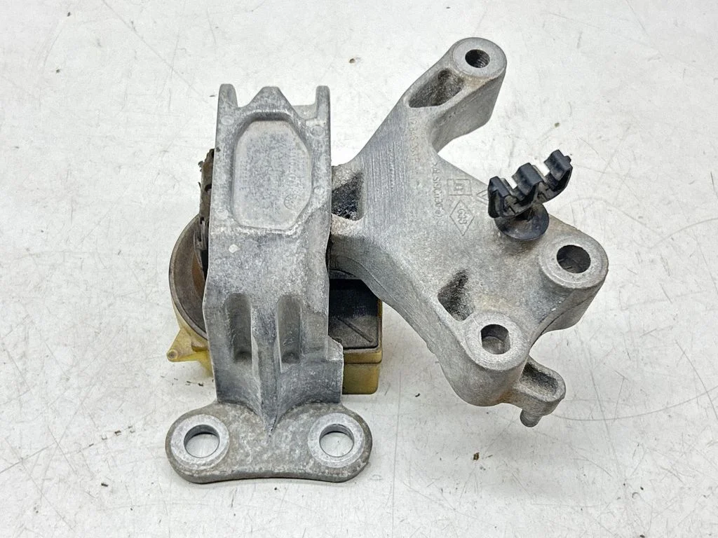 Engine mount bracket 112846263R
