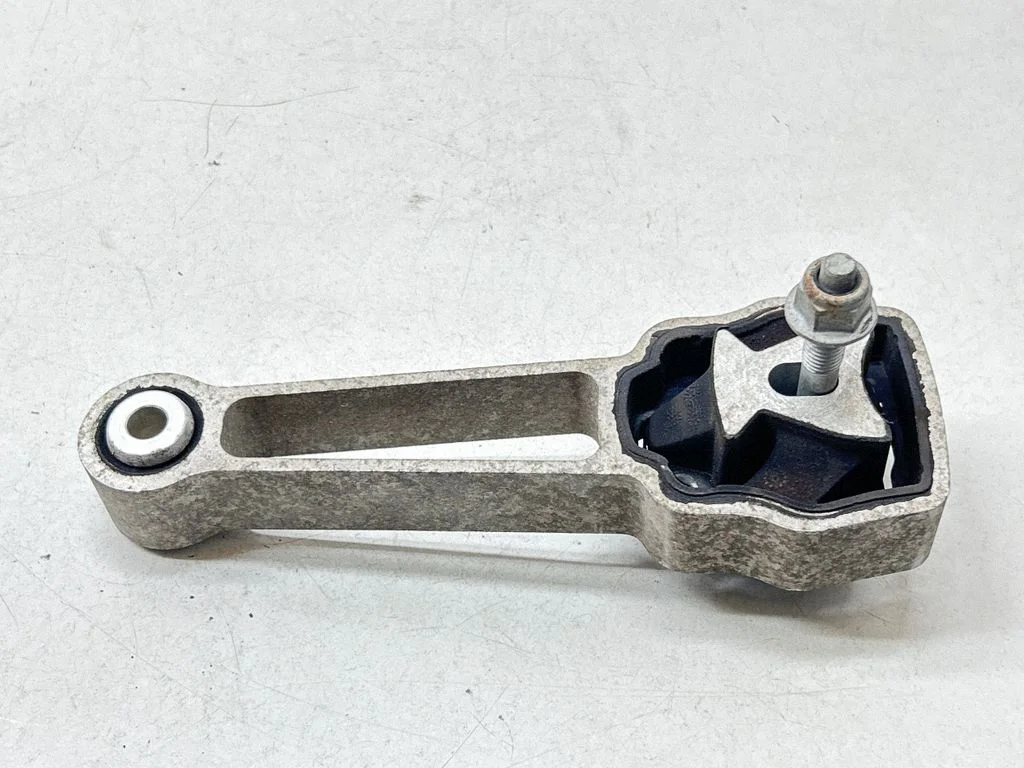 Engine mount bracket 30680474