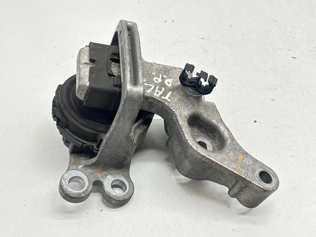 Engine mount bracket 112842617R