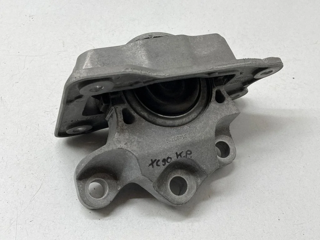 Engine mount bracket 31460716