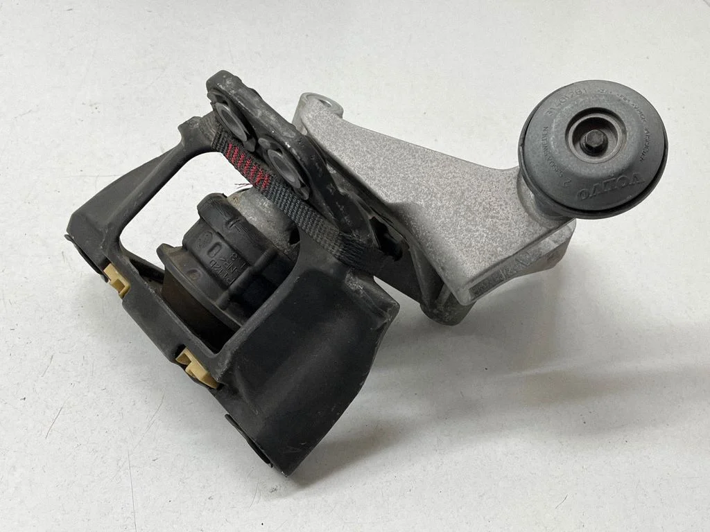 Engine mount bracket 31430470
