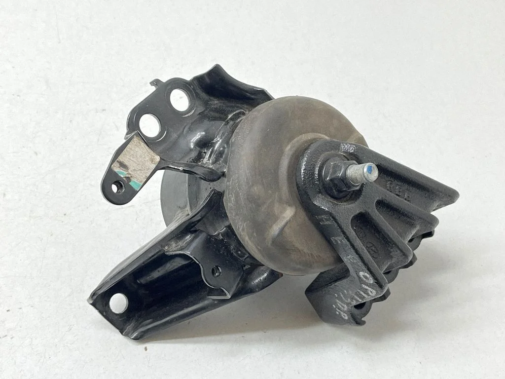 Engine mount bracket 2184C1000