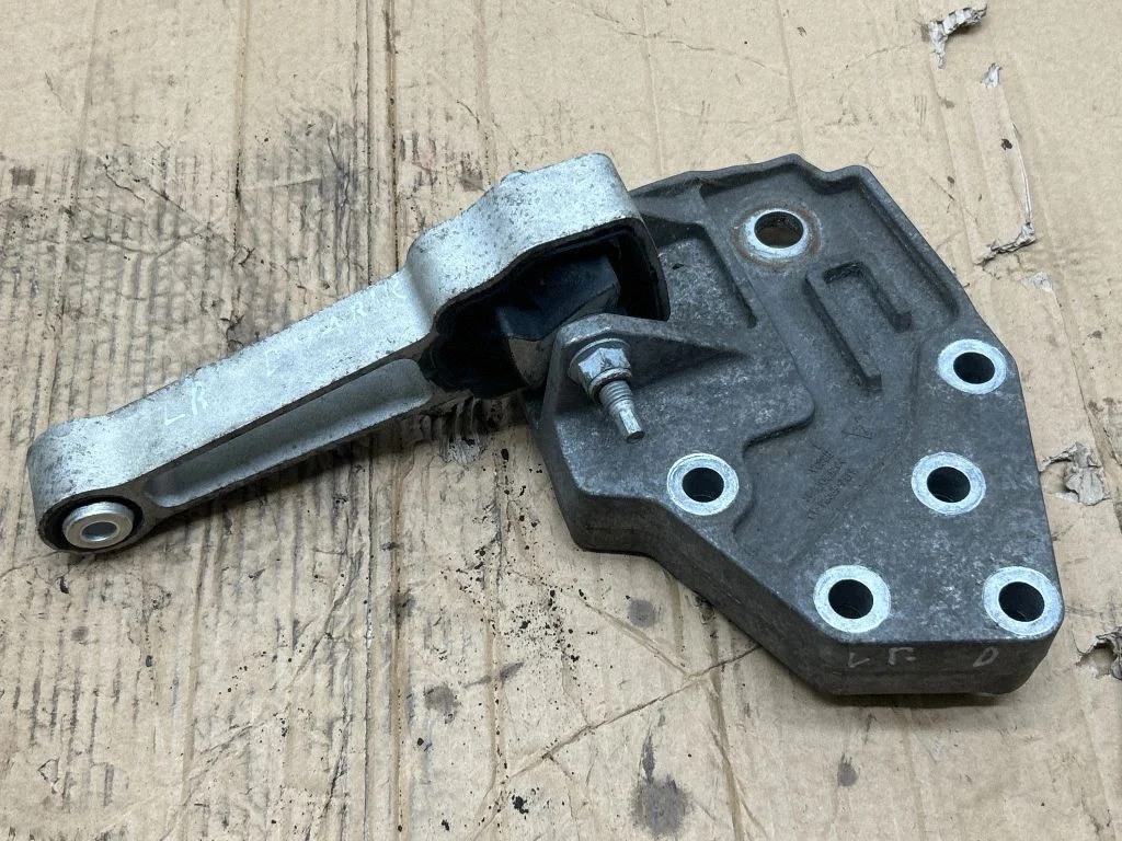 Dzinēja spilvens BJ326P096AA