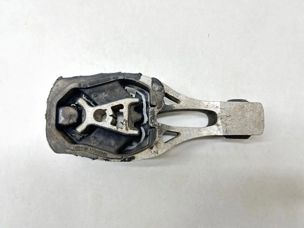 Engine mount bracket 9811786680
