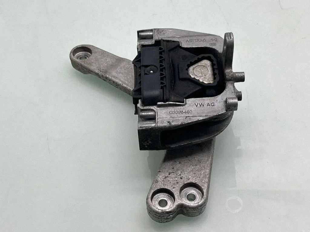 Engine mount bracket 5Q0199262S