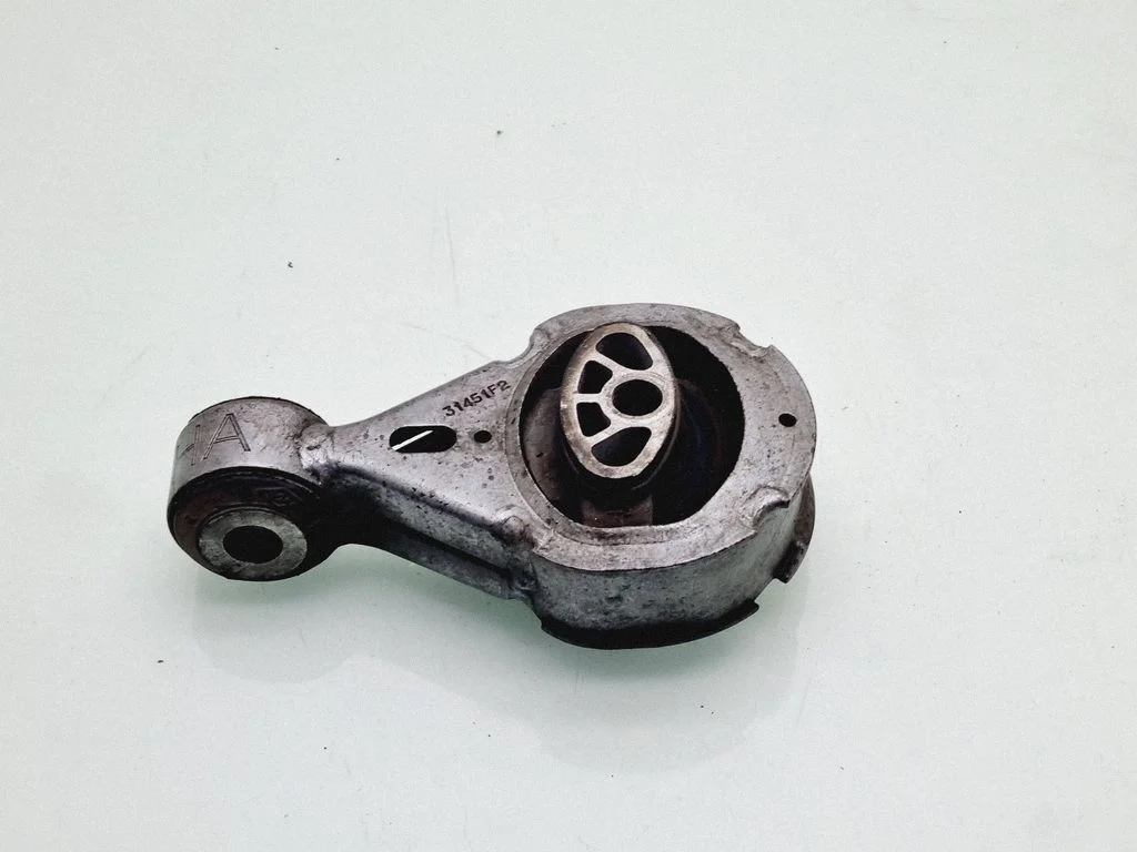 Engine mount bracket 31451F2