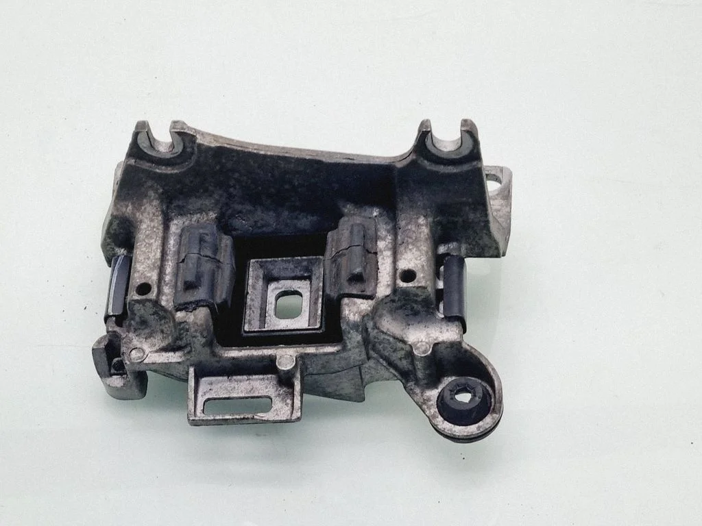 Engine mount bracket 112200014R