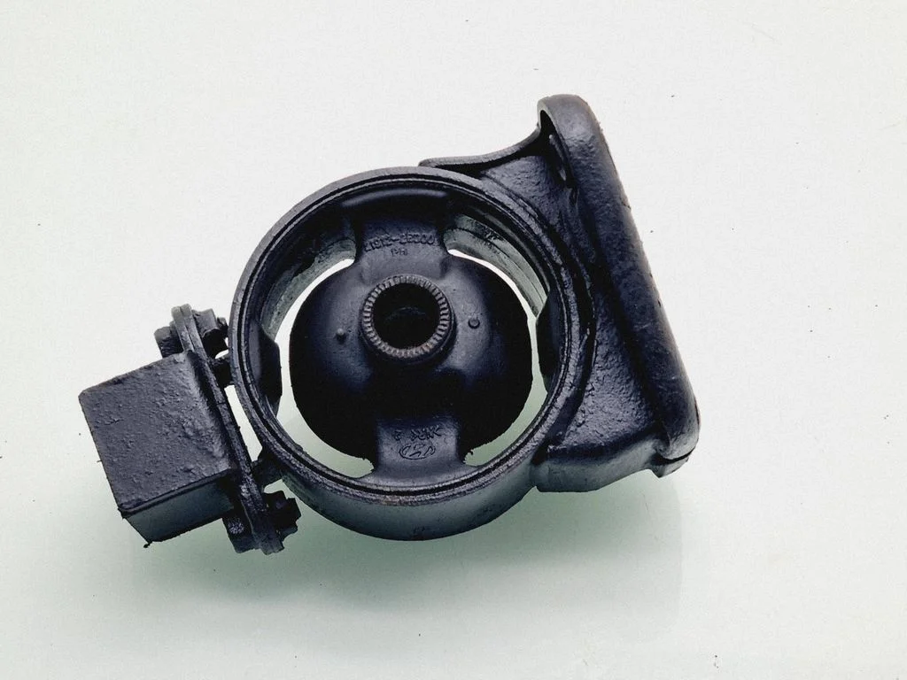 Engine mount bracket 219122B000