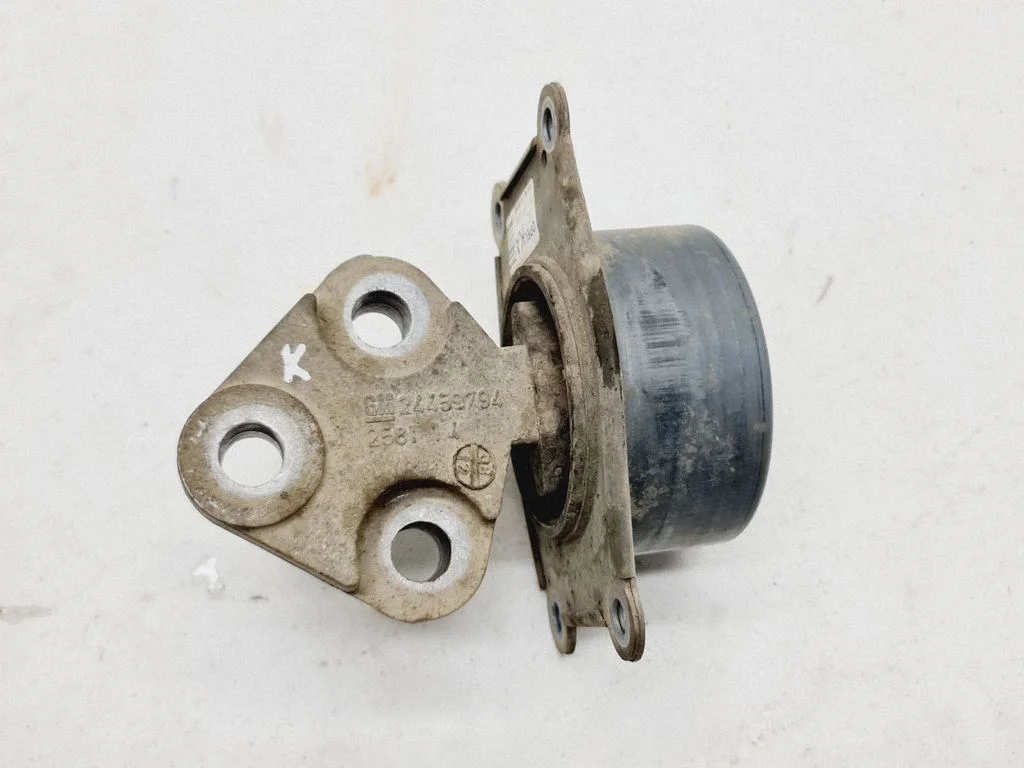 Engine mount bracket 13159997