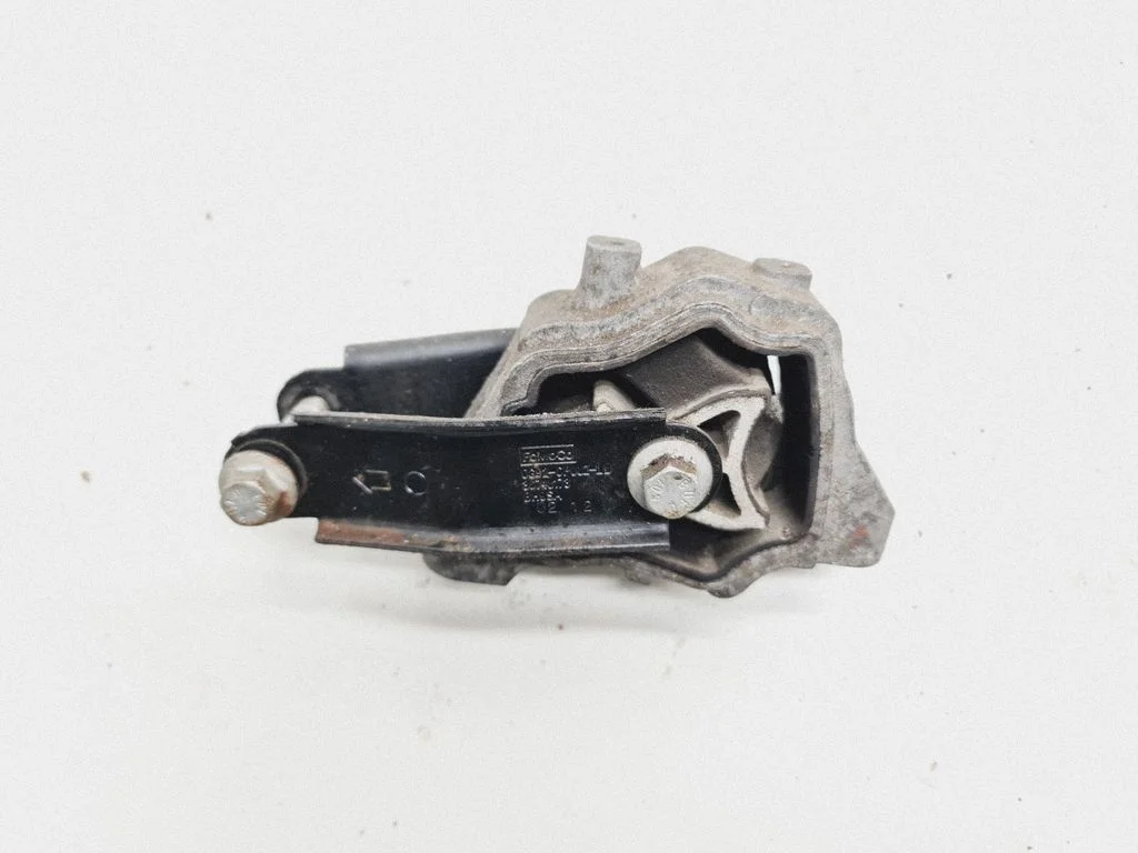 Engine mount bracket TR8070M18