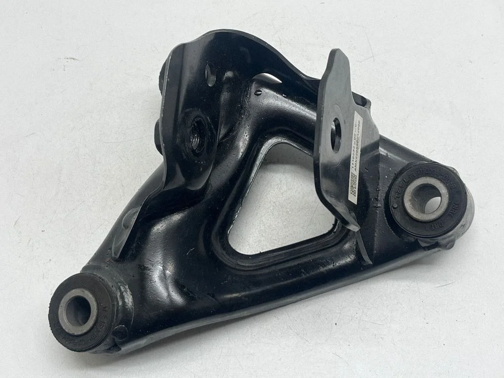 Mootori kinnituskronstein 111023300C
