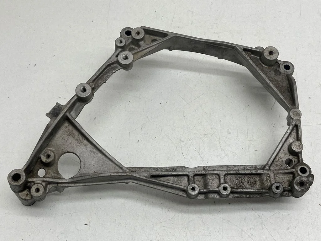Mootori kinnituskronstein 04L145173J