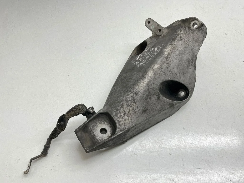 Engine mounting bracket 6772679