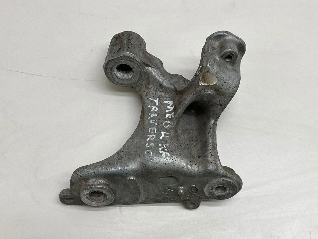 Engine mounting bracket 548512672R
