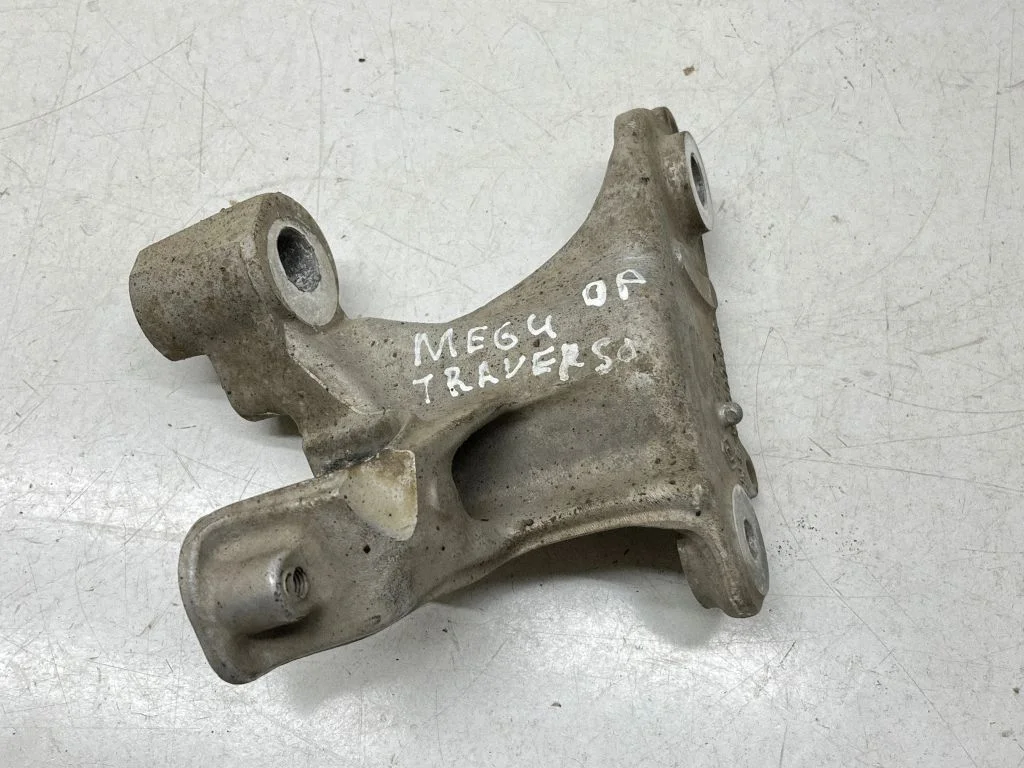Engine mounting bracket 548500910R